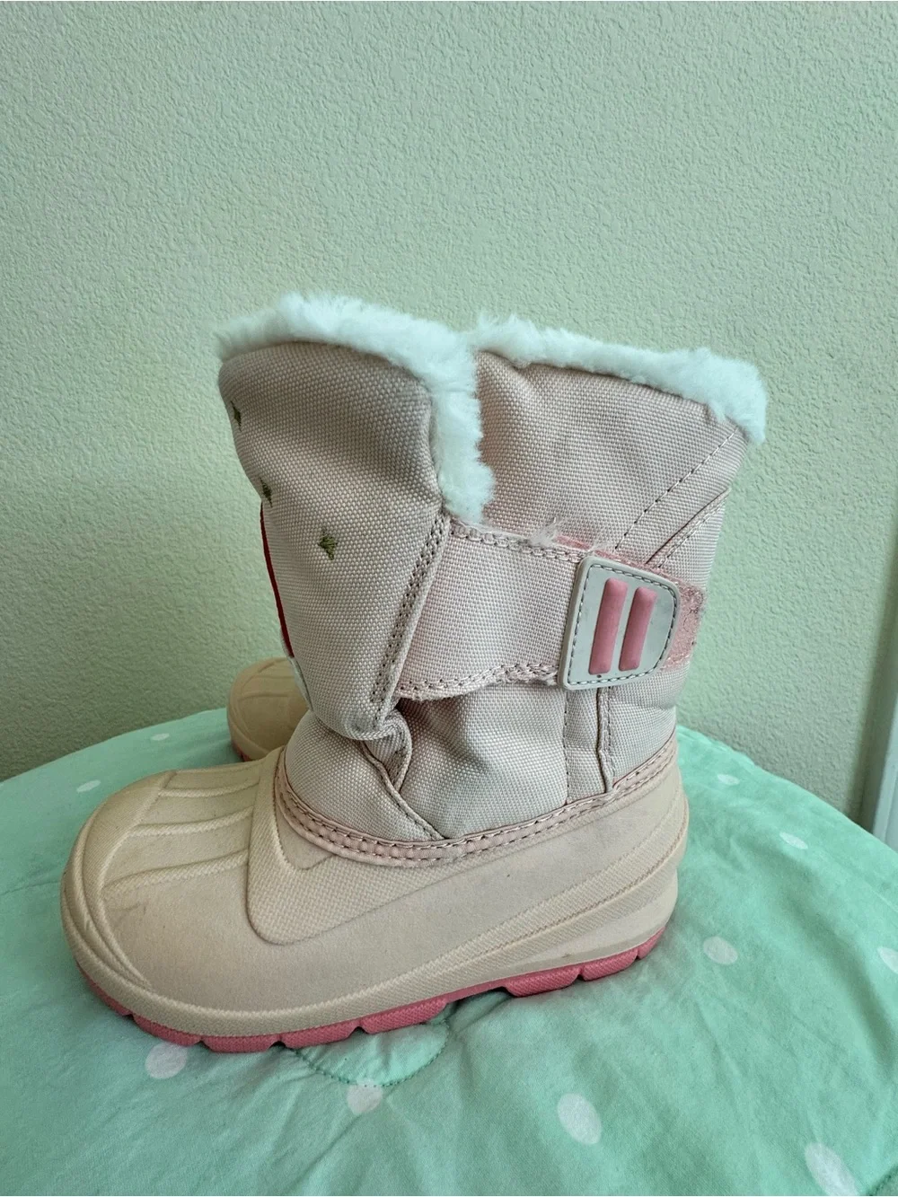 Cat & Jack Pink Rainbow Snow Boots for Kids size 10